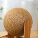 Rascador de Madera y Sisal para Gatos con Pelota Interactiva - imagen 4